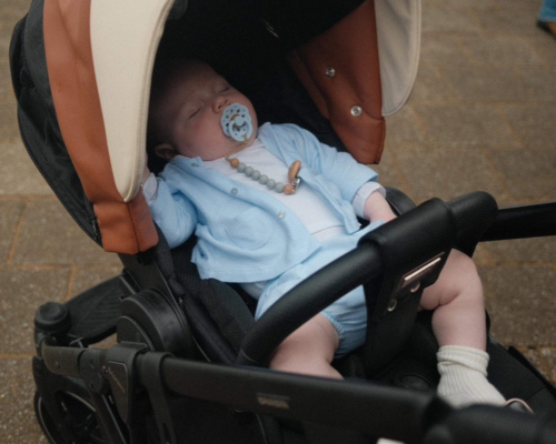 EXPERIENCE NEXT-LEVEL COMFORT WITH BAMBINI'S SIGNATURE RECLINING PRAM FEATURE
