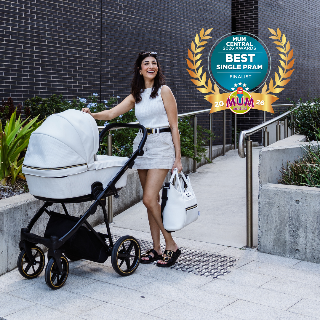 OSKAR White - Black Chassis