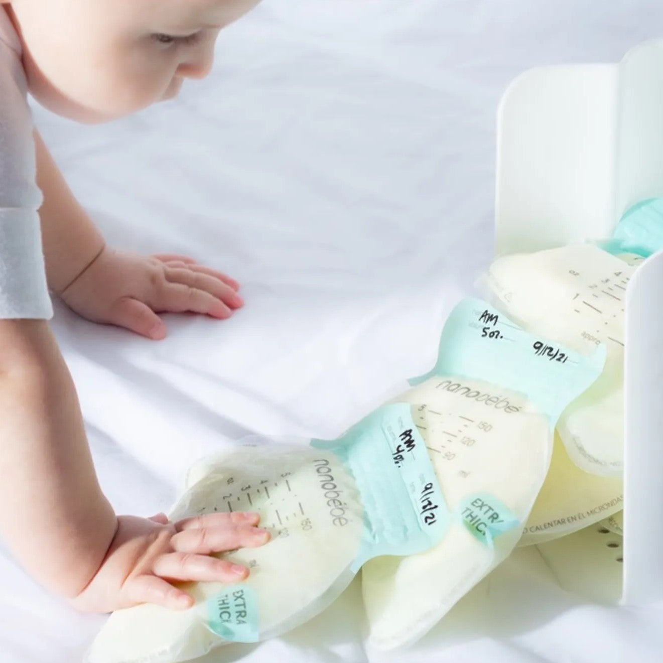 Nanobébé Breastmilk Storage Bags 25 Pack and Organizer